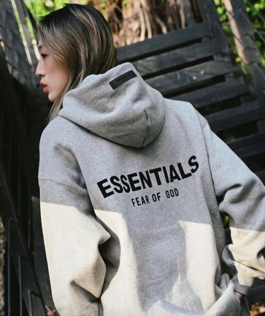 ESSENTIAL HOODIE